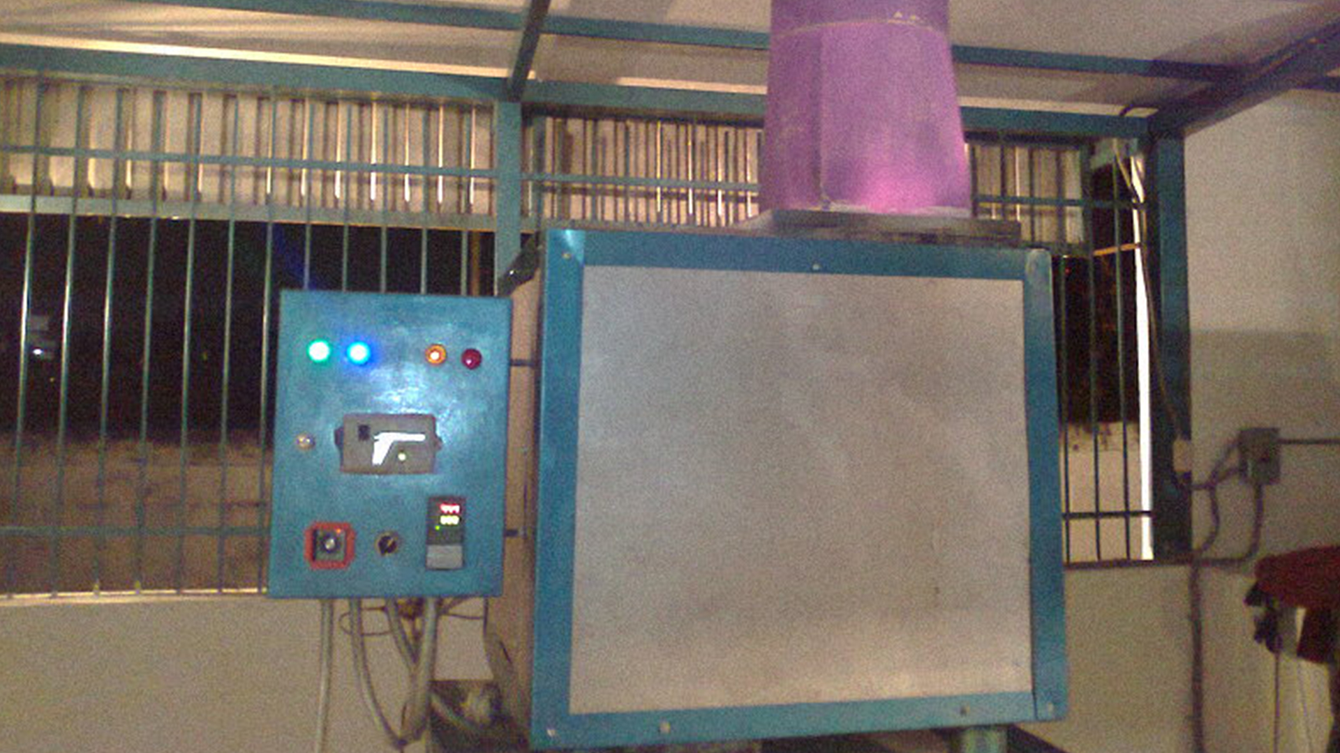 Campana de extraccion de vapor y gases